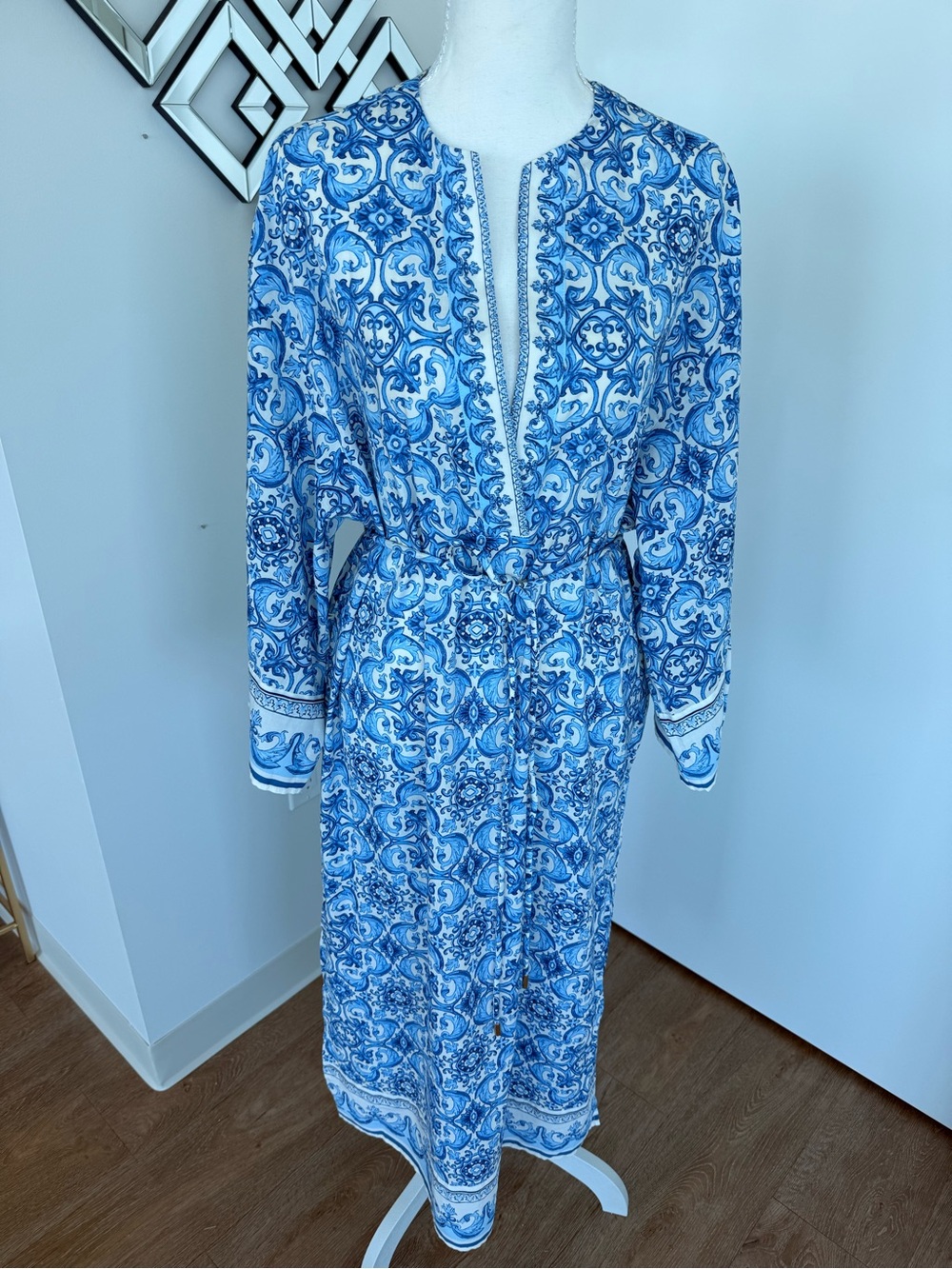 H&M Blue and White Printed V-Neck Midi Dress - Picture 8 of 12